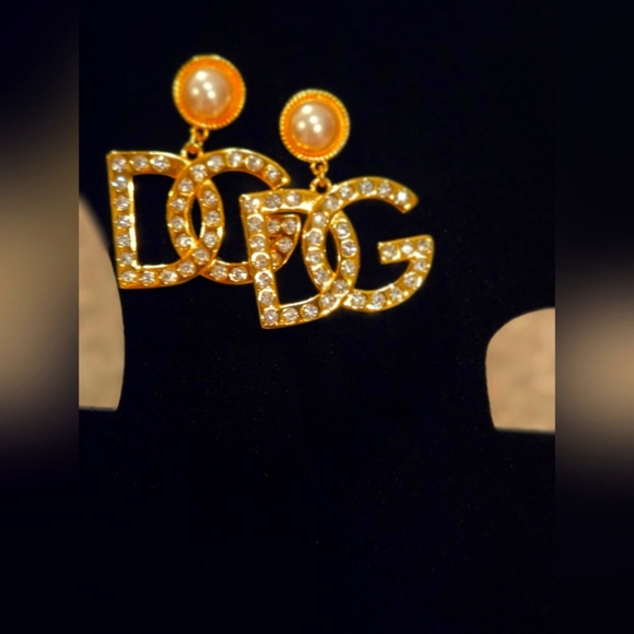 D&G 18kgp Elegant Gold and Pearl Earrings - Picture 1 of 9